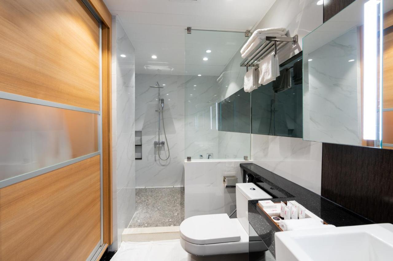 One Euphoria Luxe Hotel Angeles Exteriör bild